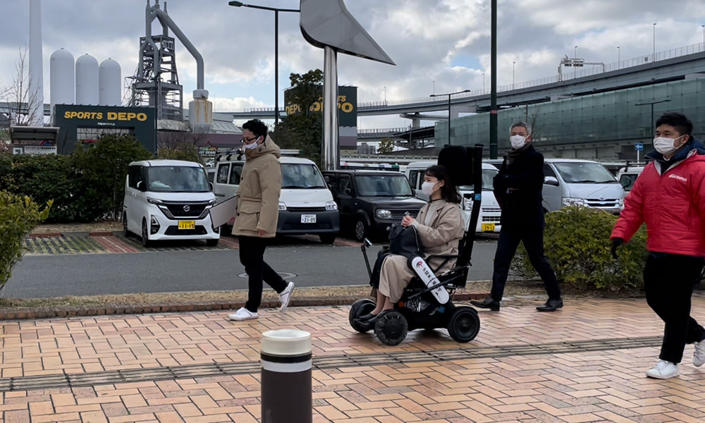 自動運転車いすを用いた5G遠隔操縦及びリコメンドアプリの実証（令和3年度観光庁採択事業）